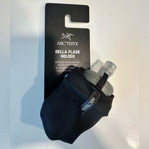 Arc’teryx Della flask holder and bottle